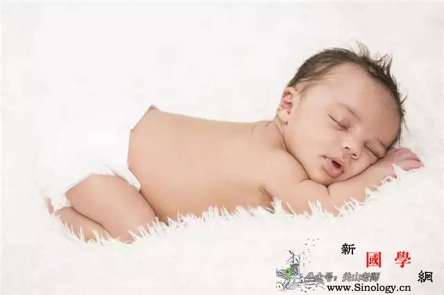 0-12月宝宝什么时候该坐会爬会走妈妈_站立-妈妈-宝宝-孩子-