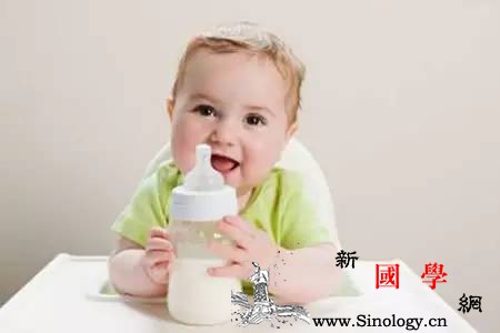 宝宝频繁吐奶到底怎么办？_奶汁-食管-奶嘴-喂奶-