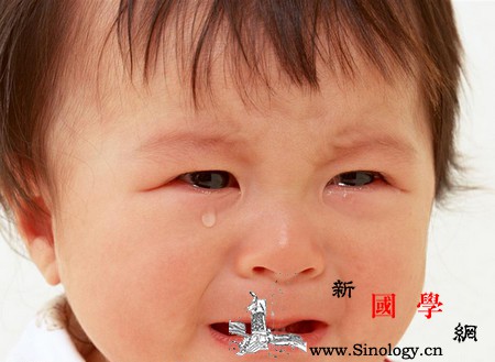 宝宝眼睛总流眼泪怎么回事？可以使用眼药吗？_眼药水-分泌物-流眼泪-眼药-