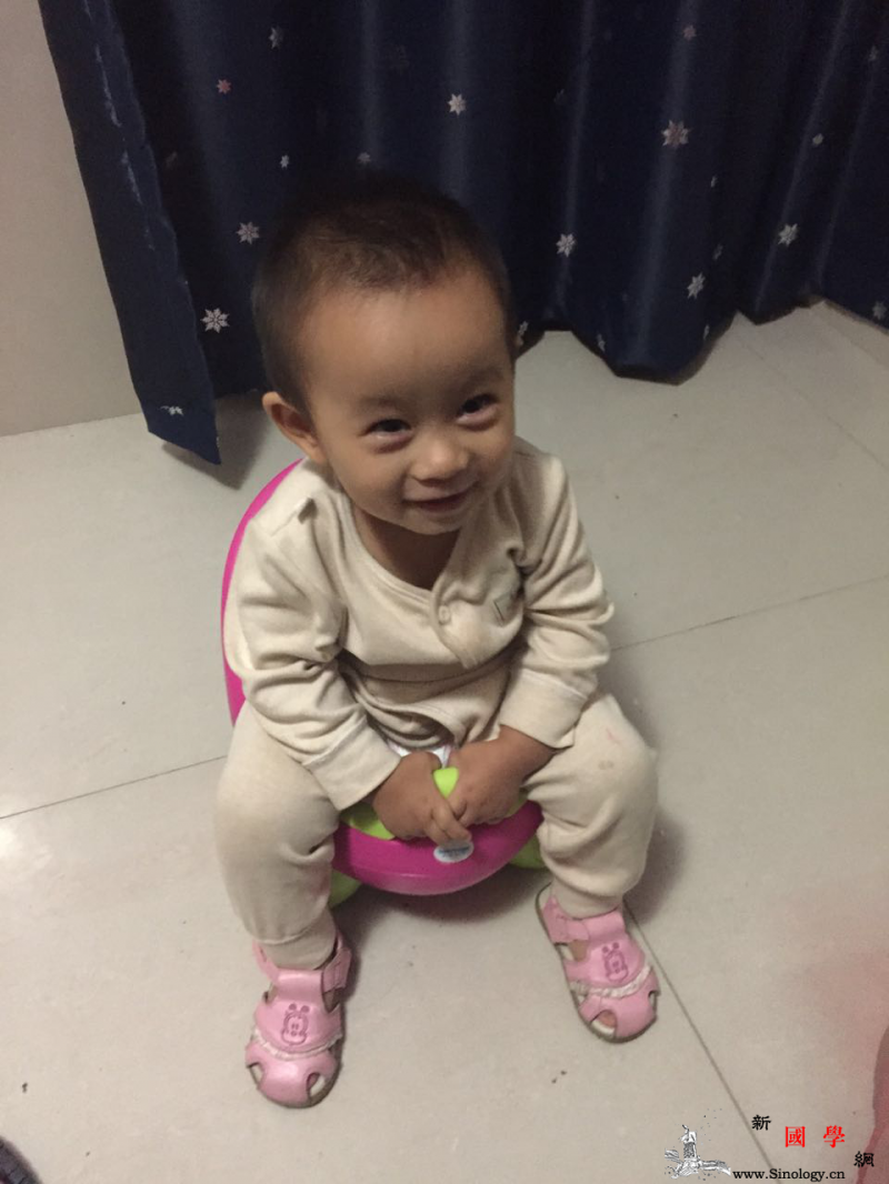 如厕训练“旺季”和纸尿裤说“拜拜”总共分几_霍尔-马桶-训练-宝宝-