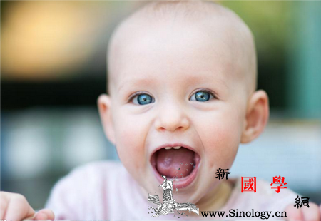 秋季小孩嘴唇周围红肿怎么治疗_结痂-软膏-唇部-红肿-