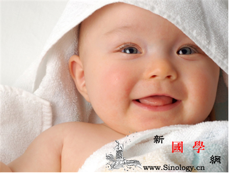 宝宝唇炎是怎么引起的_唇部-干裂-口角-嘴唇-