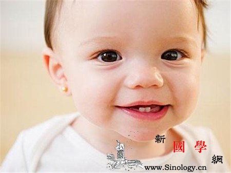 宝宝乳牙长歪了是什么原因什么因素导致的_乳牙-龋齿-奶瓶-长牙-