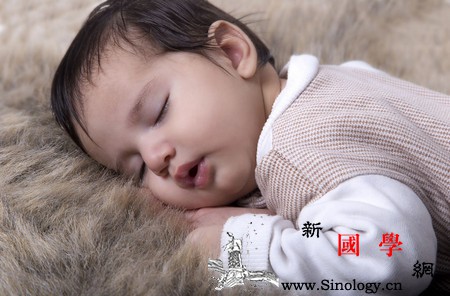 宝宝睡眠各种“小状况”真的是有大问题吗？_佝偻病-打鼾-磨牙-出汗-