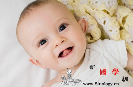宝宝大便两三天一次并且是深绿色还很臭咋_宝宝-奶头-深绿色-排便-