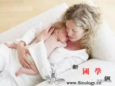 产妇睡眠不足感觉身体被掏空这么做睡好不用愁_月子-产妇-食物-平卧-