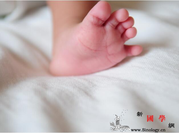 小儿秋季荨麻疹手心脚心都会起吗_脚心-相关文章-荨麻疹-秋季-