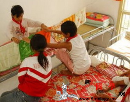 孩子上寄宿学校好不好？家长应该怎么做？_家长-周末-父母-孩子-