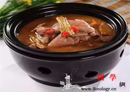 哺乳期妈妈坐月子喝什么好_哺乳期-坐月子-黄芪-配菜-