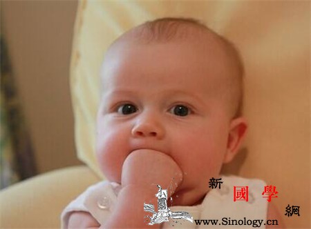 宝宝喜欢咬指甲是怎么回事可能是缺锌_微量元素-焦虑-指甲-儿童-