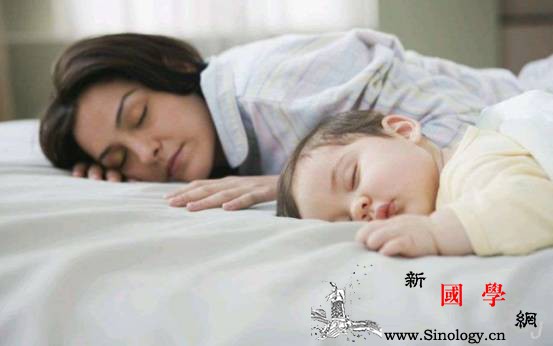 妈妈要知道：宝宝睡觉时的三个异常信号表示要_流口水-打呼噜-妈妈-宝宝-