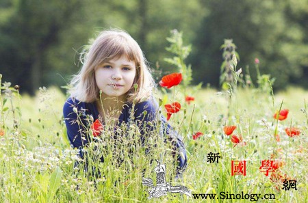 辅导孩子写作业你行吗？这几种妈妈需要注意！_写作业-陪伴-家长-妈妈-