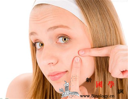 脸的两侧长痘痘为什么_毛孔-油脂-洗脸-泡沫- ()