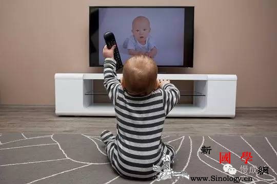可以提前给婴儿看电视了？美国儿科学会修订细则_美国-儿科-看电视-托马斯-