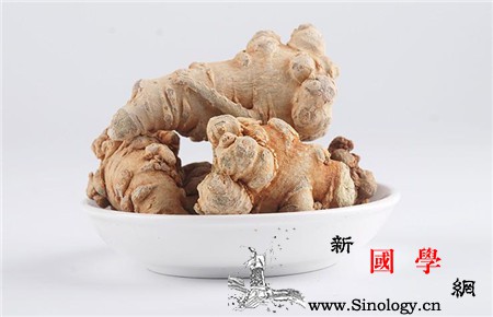产后鸡汤里放什么材料这些食材一定不能忘_何首乌-乌鸡-红枣-鸡肉-