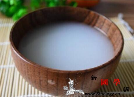 四个月的宝宝吃什么_绿叶-米汤-蛋黄-胡萝卜-