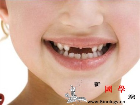 宝宝什么时候开始换牙换牙的时候要注意这些！_长出-换牙-乳牙-尖牙-