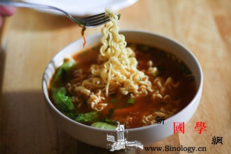 孕期血糖高能吃方便面吗_碳水化合物-主食-孕期-血糖-