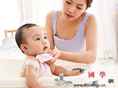 宝宝洗澡的最佳时间_会让-饥饿-婴儿-洗澡-
