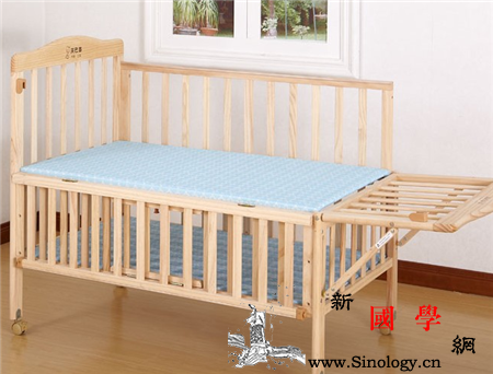 婴儿床的好处_实木-竹材-护栏-床垫-