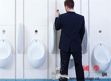 男人小便分叉怎么回事尿尿分叉居然是这些原因_分叉-包皮-怎么回事-尿尿-两性知识