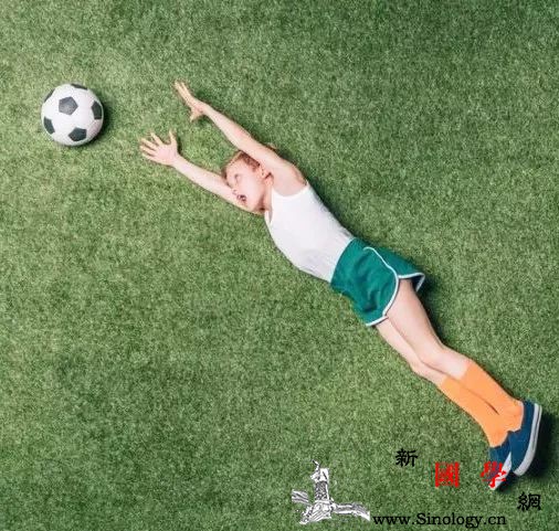 好父母知道给孩子建立规则那么熊父母呢？_引导-父母-身体-规则-