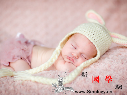 宝宝两周不爱睡觉怎么回事_喂奶-营养素-怎么回事-睡眠-