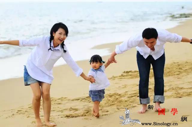 孩子一生气就打妈妈这该咋办？_互动-情绪-家长-妈妈-