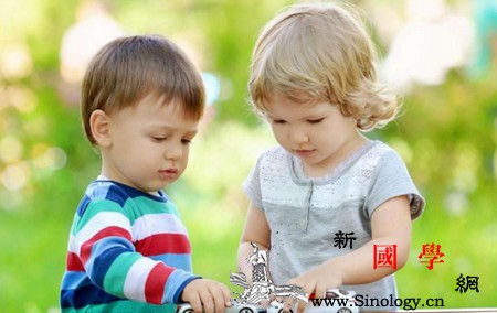 宝宝的玩具太多会影响智力吗？_爸爸-苹果-玩具-宝宝-