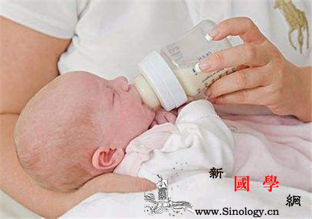 四周大的宝宝吃多少_喂奶-尿布-热能-蛋白质-