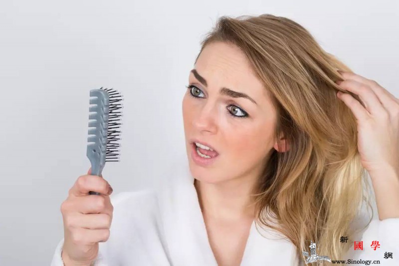 明明产后烦恼还有一堆三千烦恼丝却都快掉没了_头发-洗头-产后-干性-