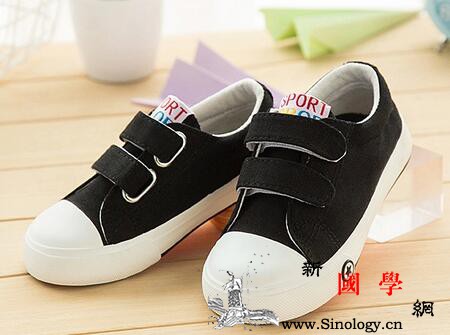 宝宝冬天不爱穿鞋怎么办_模仿-解决方法-袜子-鞋子-