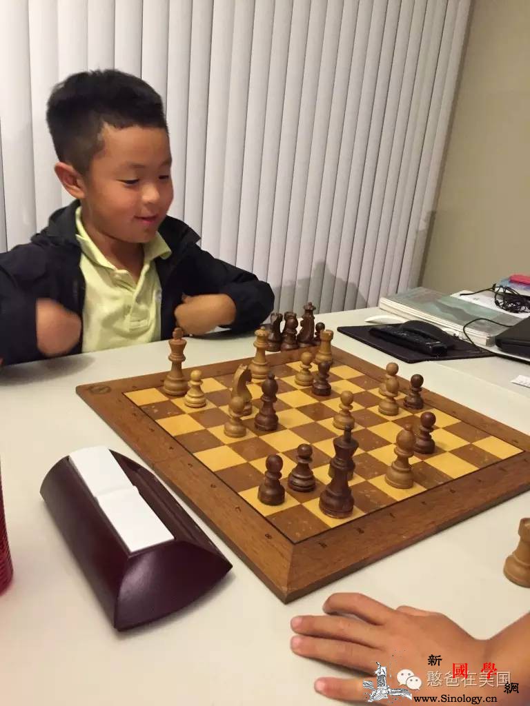 宝宝几岁学下棋？该学什么棋？怎么学？这里有最_国际象棋-围棋-孩子-棋类-
