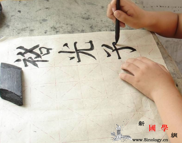 孩子什么时候学书法好宝宝学习才艺的最佳年龄_什么时候-母语-书法-年龄-