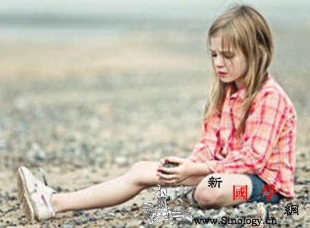 自卑的孩子往往生活的很无奈！_表达-家长-孩子-父母-