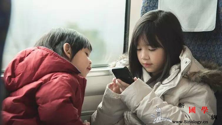 小小孩可以滑手机？医生这样说_媒介-屏幕-学会-孩子-