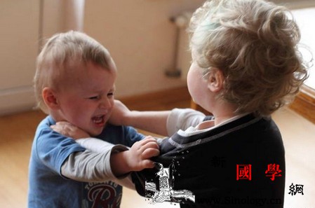打人就是坏孩子吗？别误解了孩子！_打人-接纳-情绪-父母-