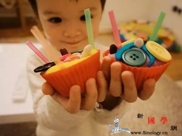 如何做一枚轻松淡定的新式妈妈？陪娃玩游戏会吗_纸杯-吸管-纽扣-玩游戏-