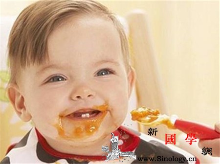 五个月宝宝辅食怎么添加_糊状-勺子-刚开始-舌头-