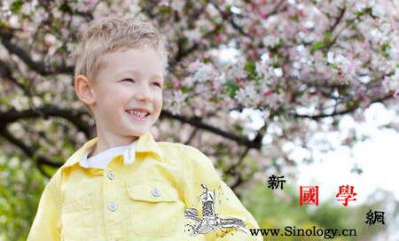 父母怎样让自闭症孩子开口说话？_理解-声音-语言-儿童-