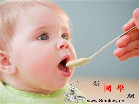 五个月宝宝一天吃几顿辅食_菜汁-母乳-个月-果汁-