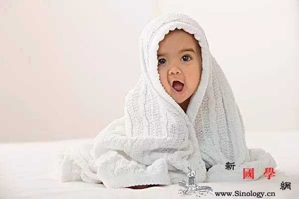 1岁内宝宝的50个亲子早教妙招_看着-玩具-宝宝-就能-