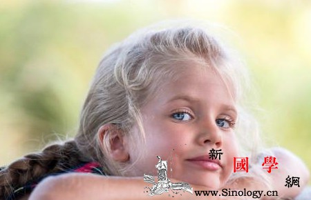 面对孩子的新型偷钱行为家长该如何重视？_金钱-父母-孩子-缺位-