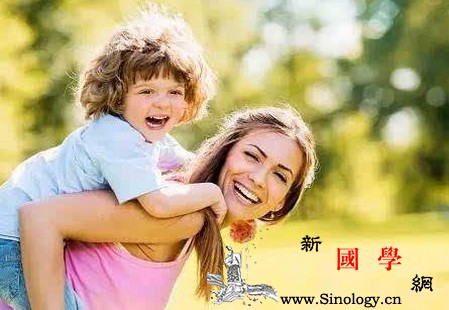 层次高的父母是怎么和孩子套近乎的？_父母-独立-孩子-套近乎-