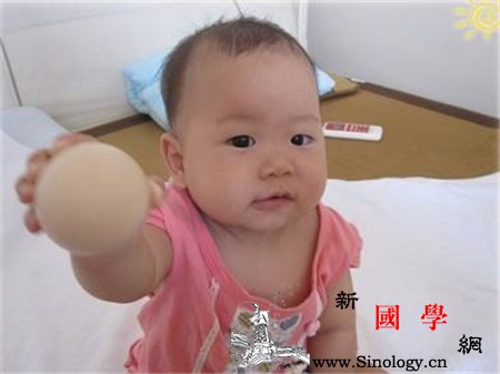 宝宝长痱子能吃鸡蛋吗宝宝长痱子都不能吃什么_肘窝-痱子粉-痱子-透气-