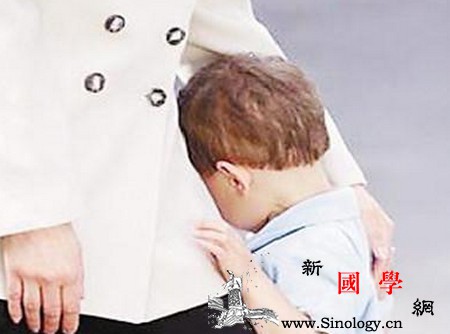 孩子不合群家长该怎么引导呢？_交往-家长-父母-孩子-