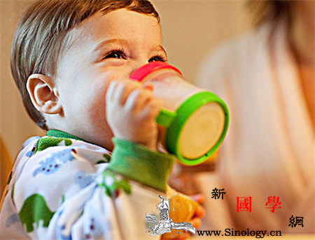 四个月宝宝每天喝多少水你家宝宝每天喝了多少_饭前-喝了-饮水-四个月-