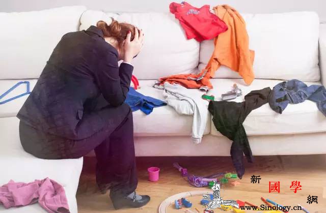 高情商的父母在进家门前先学会做这件事情_开心果-家人-儿子-木牌-