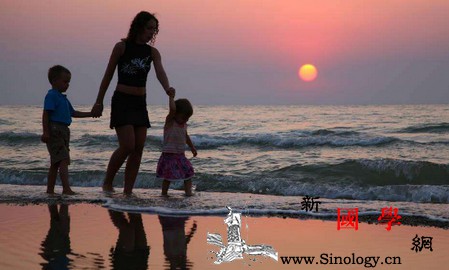 当孩子对某种东西感兴趣时如何才不浪费早教机_毛豆-感兴趣-恐龙-兴趣-