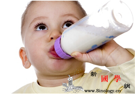 3岁宝宝吃奶量3岁宝宝每天还要喝多少奶_碳水化合物-维生素-吃奶-宝宝-